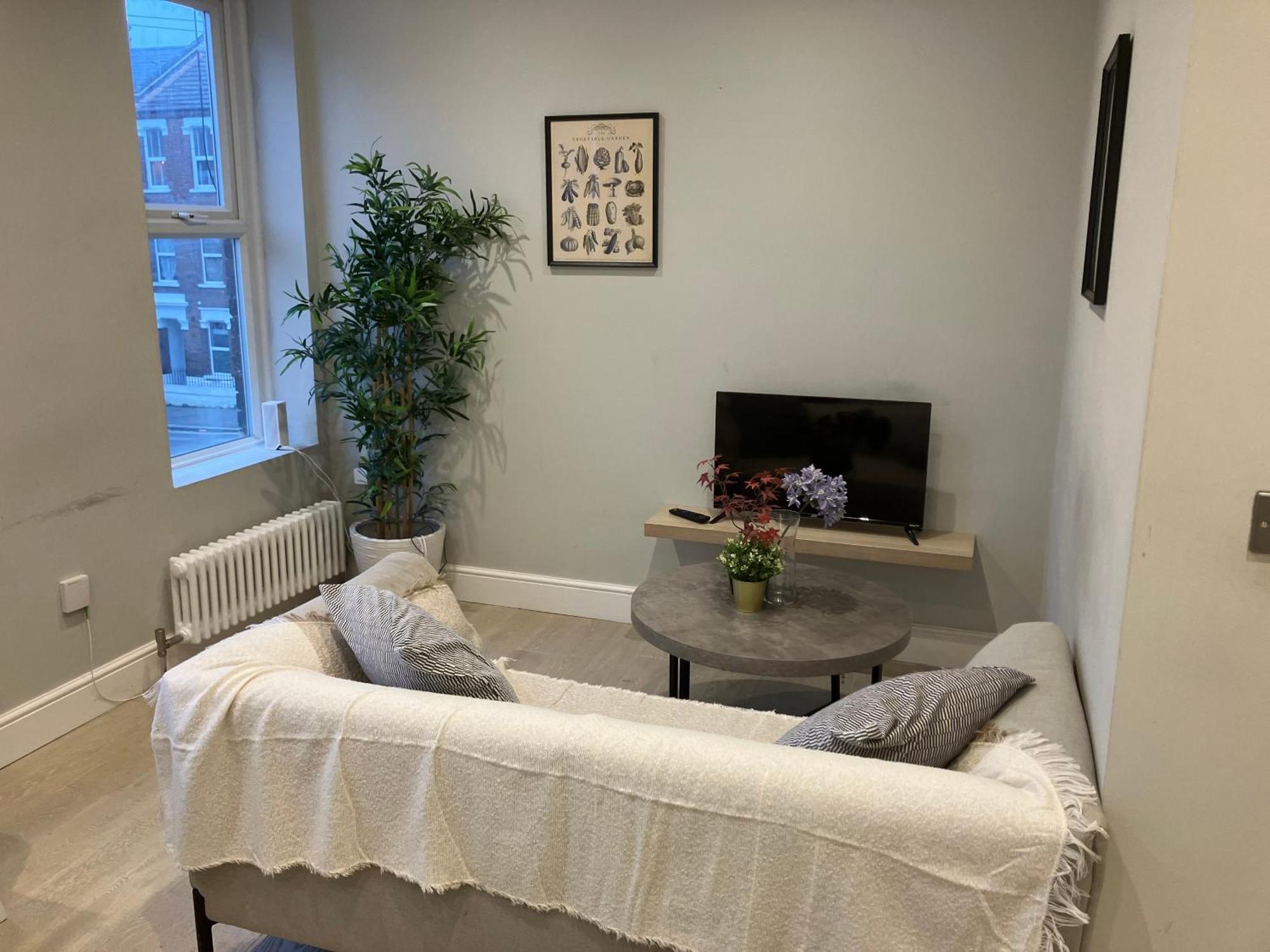 Brilliant 2 Bed Apartment - Spacious, Central & Well-Connected لندن المظهر الخارجي الصورة