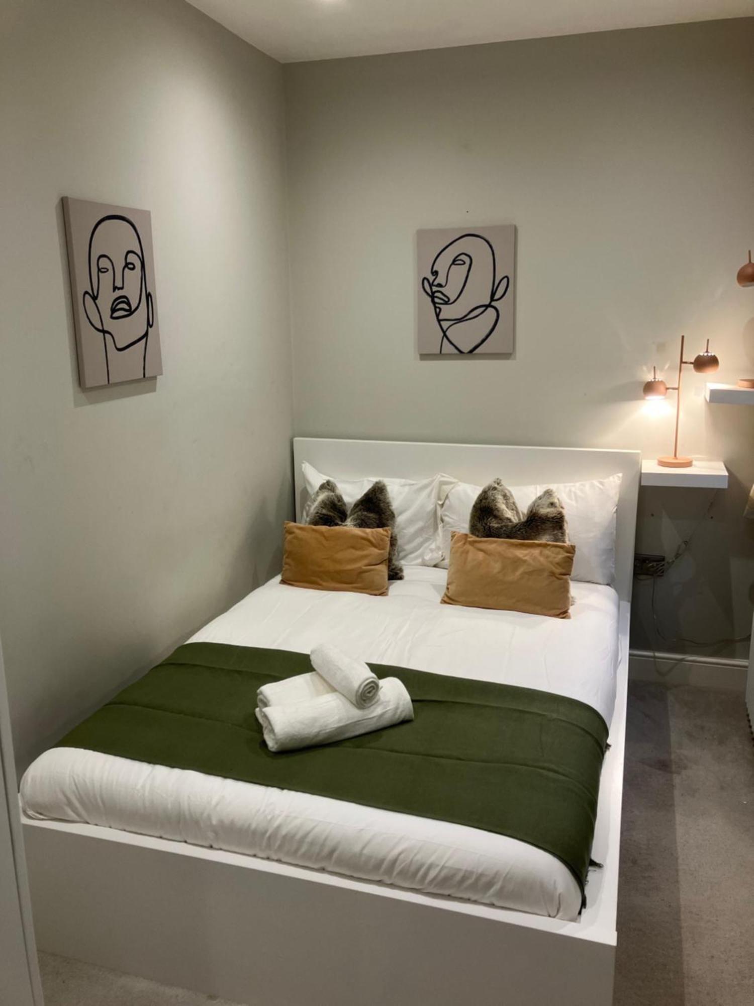 Brilliant 2 Bed Apartment - Spacious, Central & Well-Connected لندن المظهر الخارجي الصورة